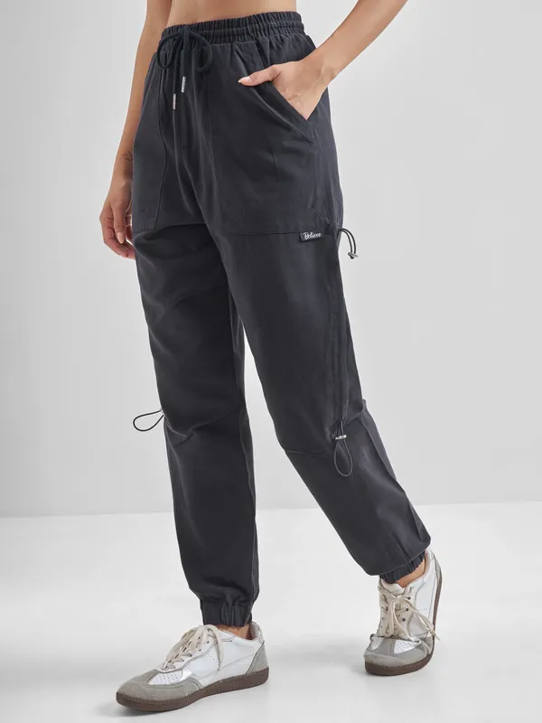 Street By Tokyo Talkies Women Black Solid Regular Fit Cargos