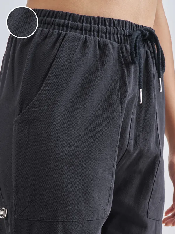Street By Tokyo Talkies Women Black Solid Regular Fit Cargos