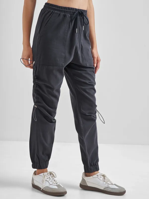 Street By Tokyo Talkies Women Black Solid Regular Fit Cargos