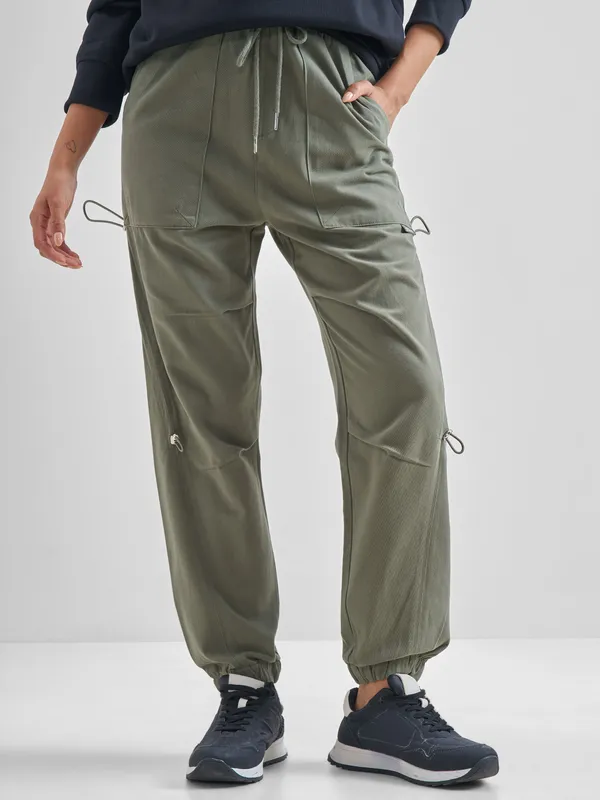 Street By Tokyo Talkies Women Olive Solid Regular Fit Cargos