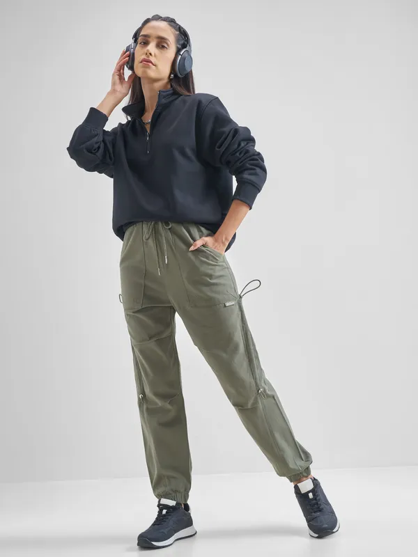 Street By Tokyo Talkies Women Olive Solid Regular Fit Cargos