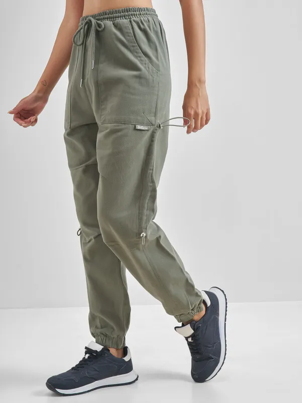 Street By Tokyo Talkies Women Olive Solid Regular Fit Cargos