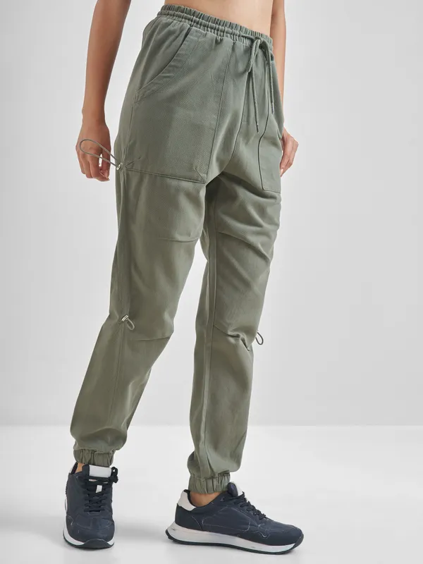 Street By Tokyo Talkies Women Olive Solid Regular Fit Cargos