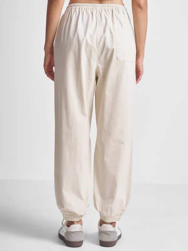 Tokyo Talkies Women Off White Solid Regular Fit Cargos