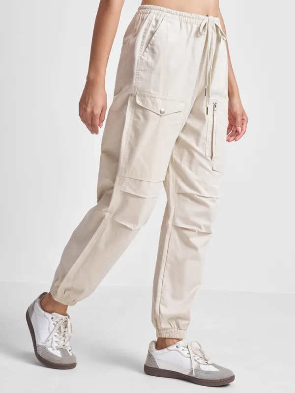 Tokyo Talkies Women Off White Solid Regular Fit Cargos