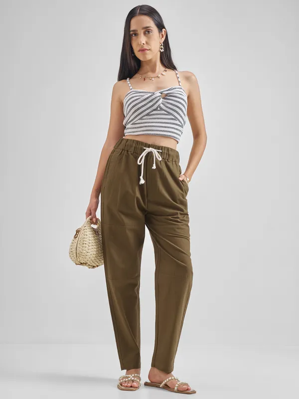 Street By Tokyo Talkies Women Brown Solid Straight Fit Casual Trouser