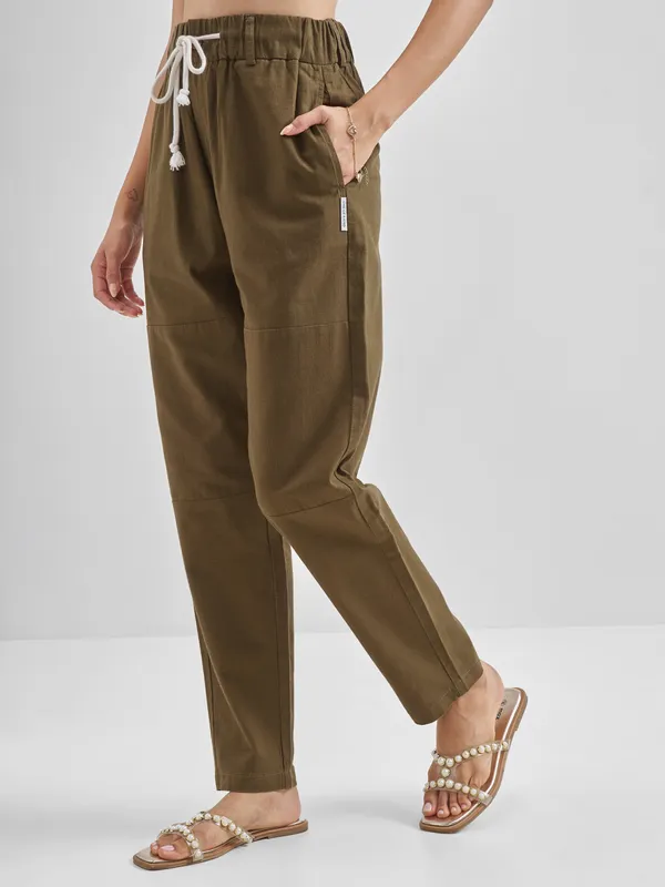 Street By Tokyo Talkies Women Brown Solid Straight Fit Casual Trouser