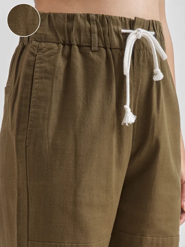 Street By Tokyo Talkies Women Brown Solid Straight Fit Casual Trouser