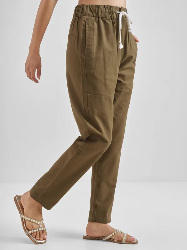 Street By Tokyo Talkies Women Brown Solid Straight Fit Casual Trouser