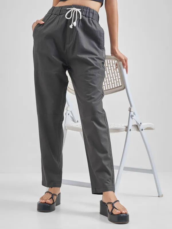 Street By Tokyo Talkies Women Black Solid Straight Fit Casual Trouser