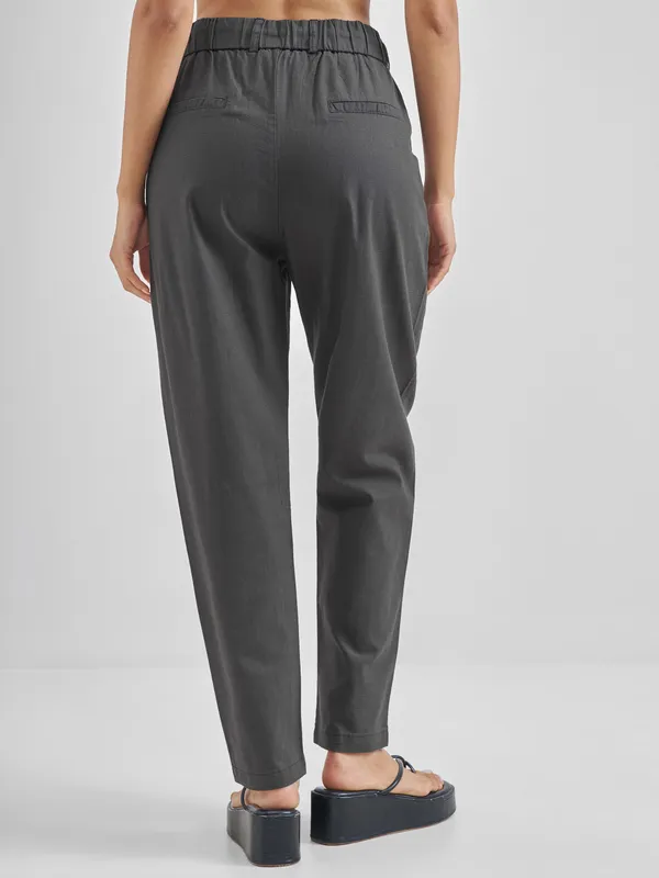 Street By Tokyo Talkies Women Black Solid Straight Fit Casual Trouser