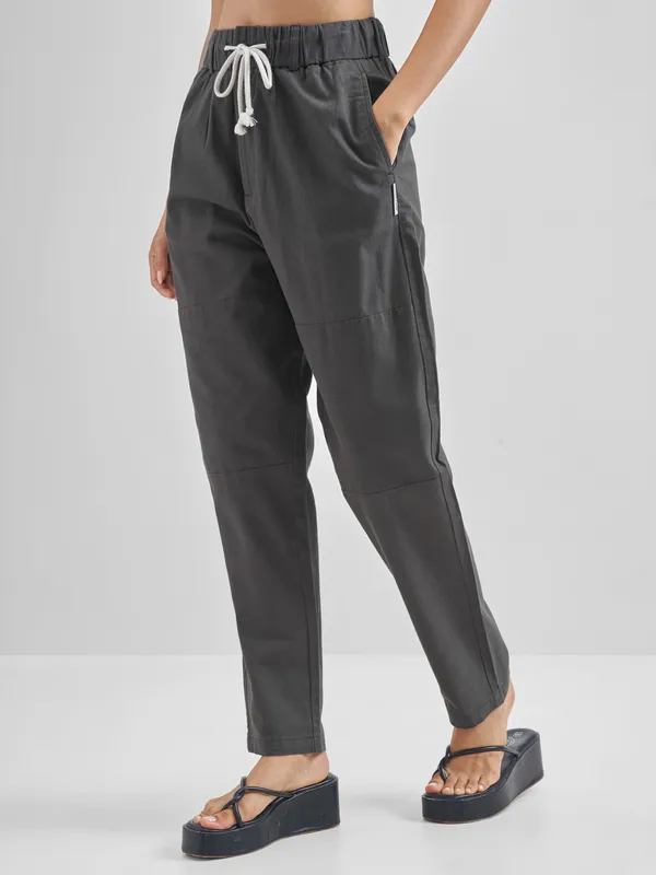 Street By Tokyo Talkies Women Black Solid Straight Fit Casual Trouser