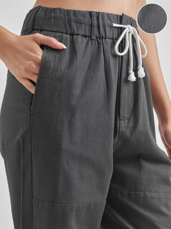 Street By Tokyo Talkies Women Black Solid Straight Fit Casual Trouser