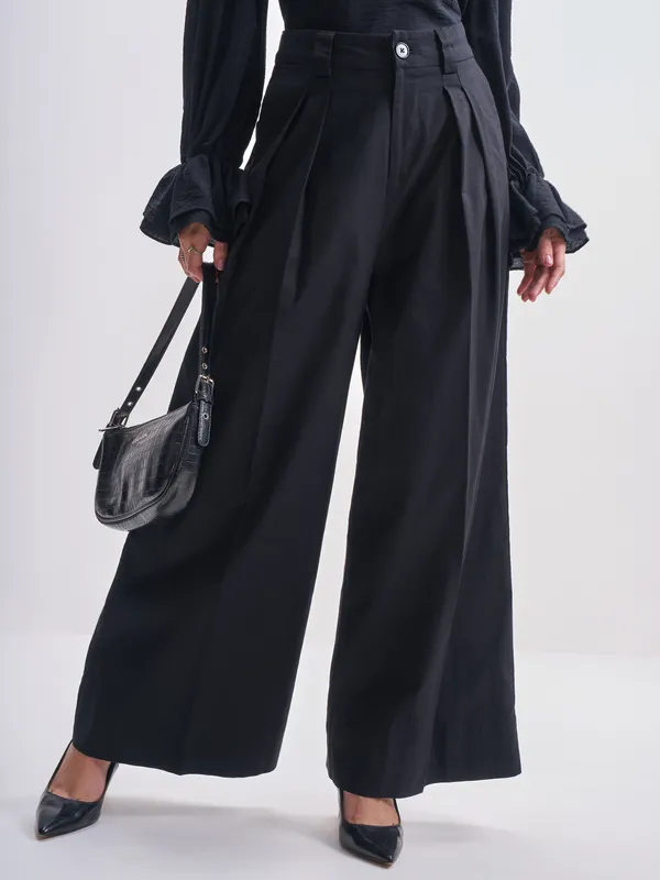 Tokyo Talkies Women Black SOlid Regular Fit Casual Trouser