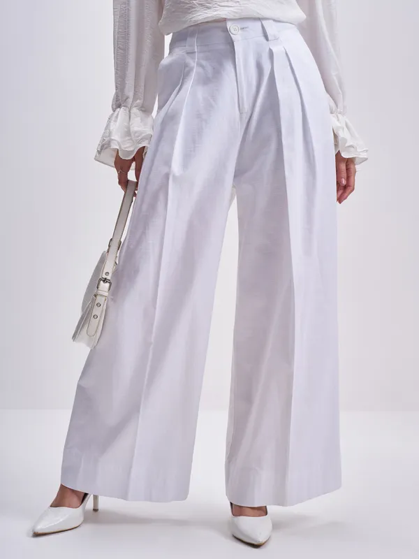 Tokyo Talkies Women White SOlid Regular Fit Casual Trouser