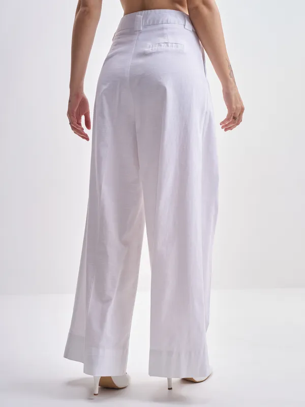 Tokyo Talkies Women White SOlid Regular Fit Casual Trouser