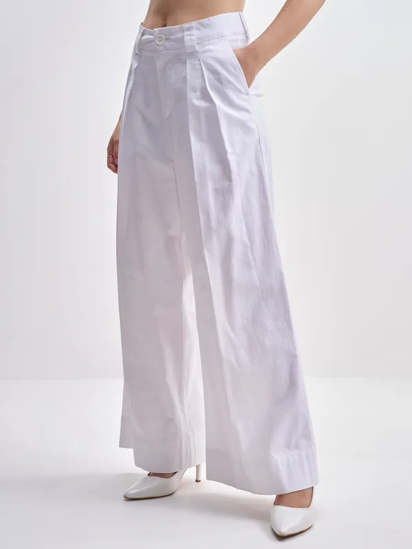 Tokyo Talkies Women White SOlid Regular Fit Casual Trouser