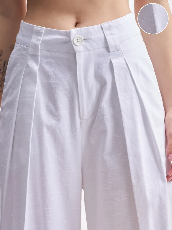 Tokyo Talkies Women White SOlid Regular Fit Casual Trouser
