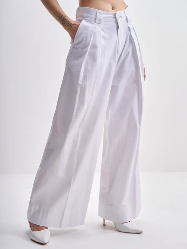 Tokyo Talkies Women White SOlid Regular Fit Casual Trouser