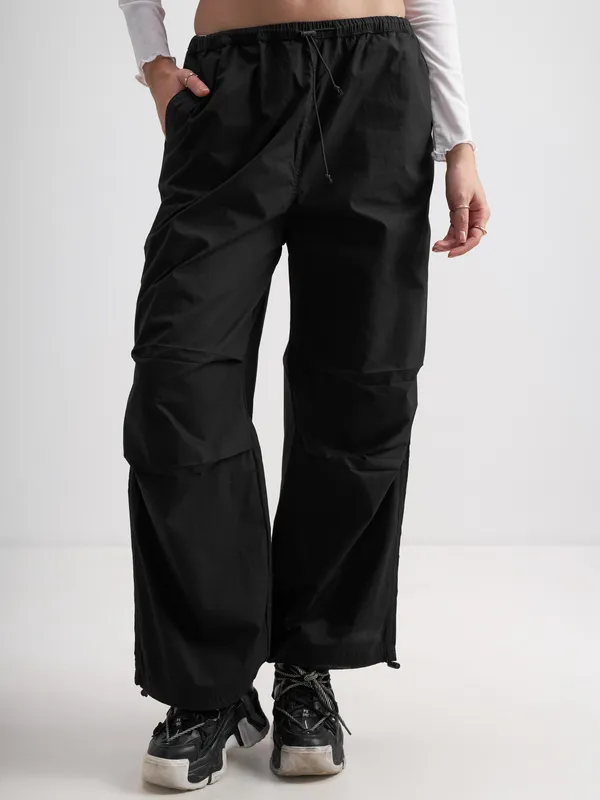 Tokyo Talkies Women Black Solid Relaxed Fit Cargos