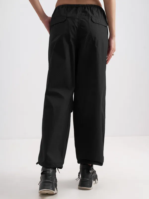 Tokyo Talkies Women Black Solid Relaxed Fit Cargos