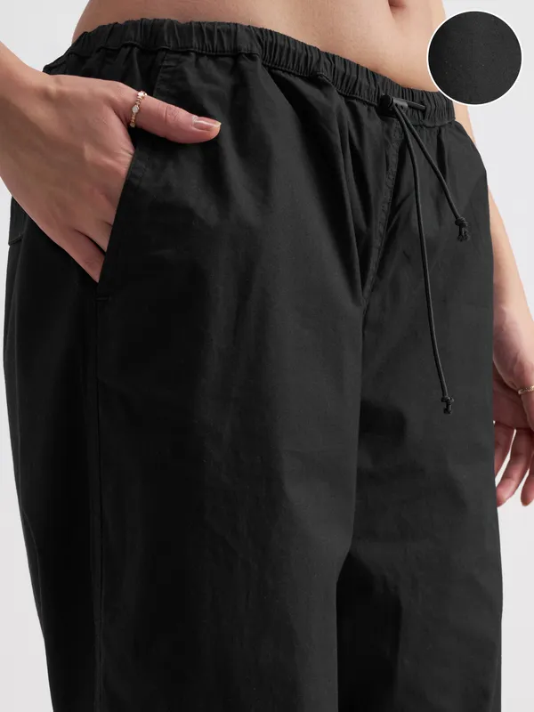 Tokyo Talkies Women Black Solid Relaxed Fit Cargos