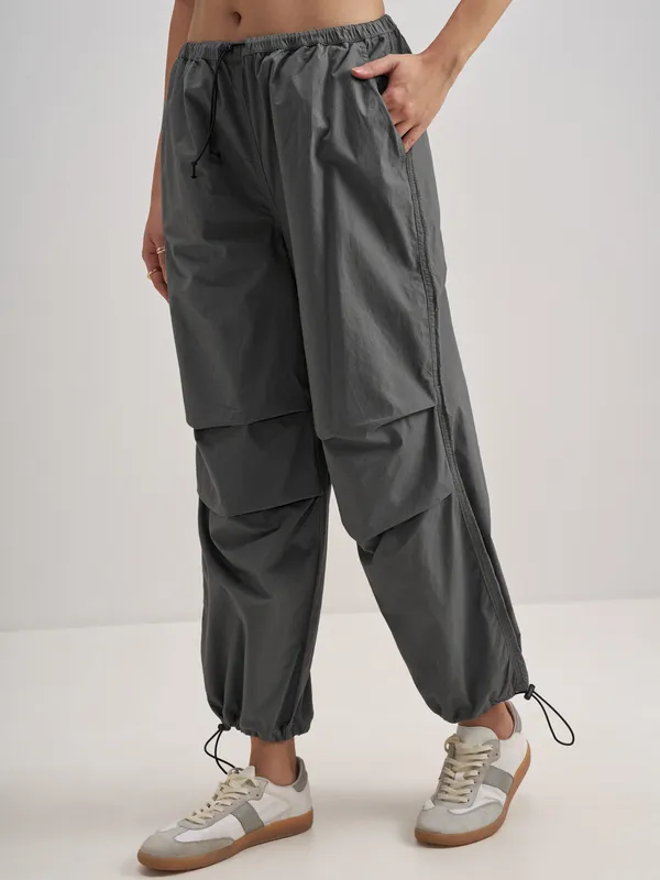 Tokyo Talkies Women Grey Solid Relaxed Fit Cargos