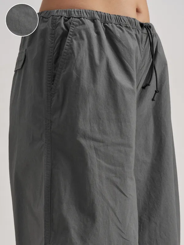 Tokyo Talkies Women Grey Solid Relaxed Fit Cargos