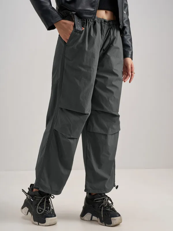 Tokyo Talkies Women Charcoal Solid Relaxed Fit Cargos