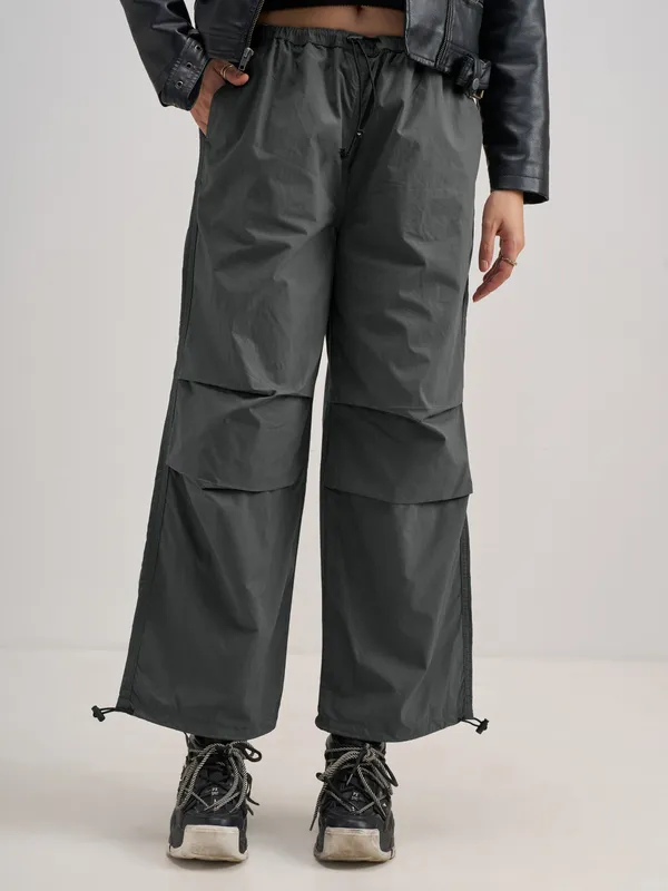 Tokyo Talkies Women Charcoal Solid Relaxed Fit Cargos