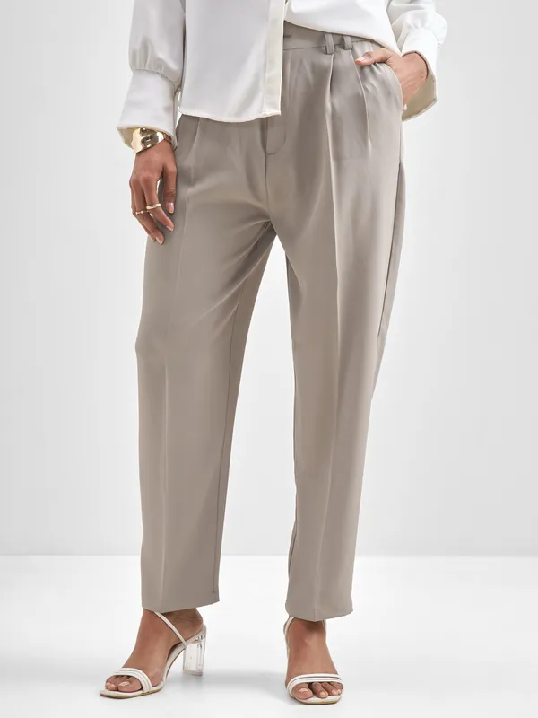 Chic By Tokyo Talkies Women Beige Solid Tapered Fit Trouser
