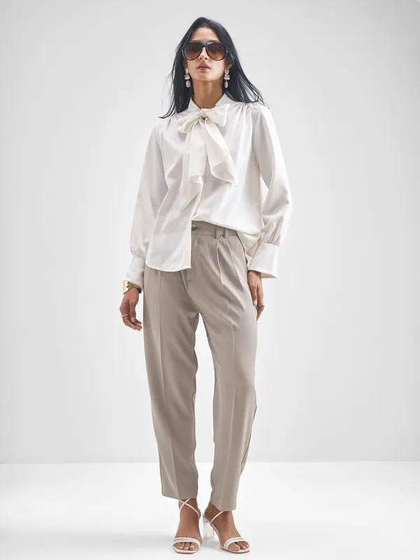 Chic By Tokyo Talkies Women Beige Solid Tapered Fit Trouser