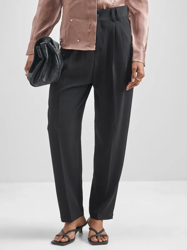 Chic By Tokyo Talkies Women Black Solid Tapered Fit Trouser