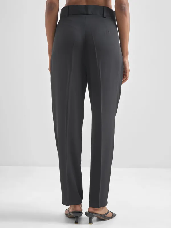 Chic By Tokyo Talkies Women Black Solid Tapered Fit Trouser