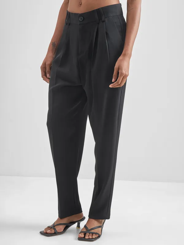 Chic By Tokyo Talkies Women Black Solid Tapered Fit Trouser