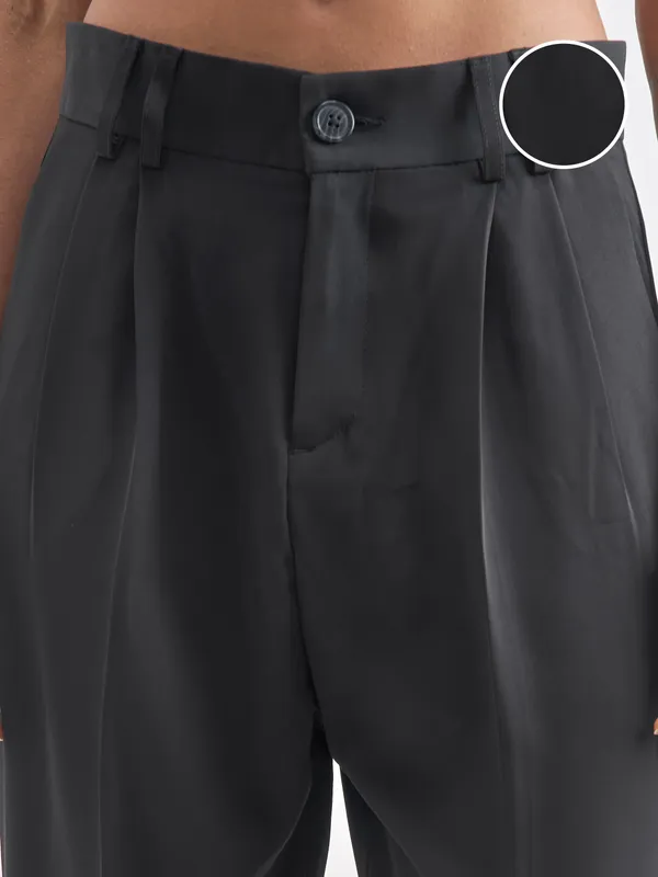 Chic By Tokyo Talkies Women Black Solid Tapered Fit Trouser