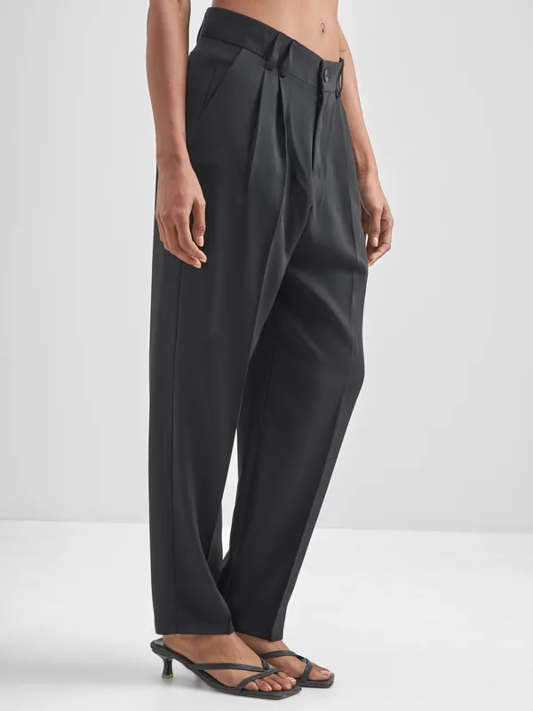 Chic By Tokyo Talkies Women Black Solid Tapered Fit Trouser