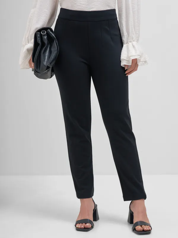 Tokyo Talkies Women Black Solid Slim Fit Regular Trouser
