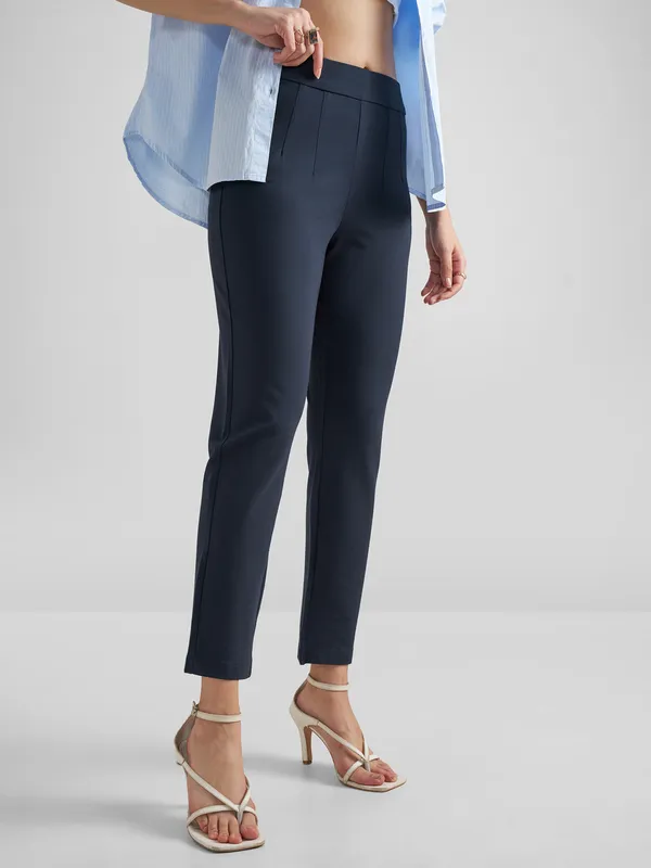 Tokyo Talkies Women Navy Blue Solid Slim Fit Regular Trouser