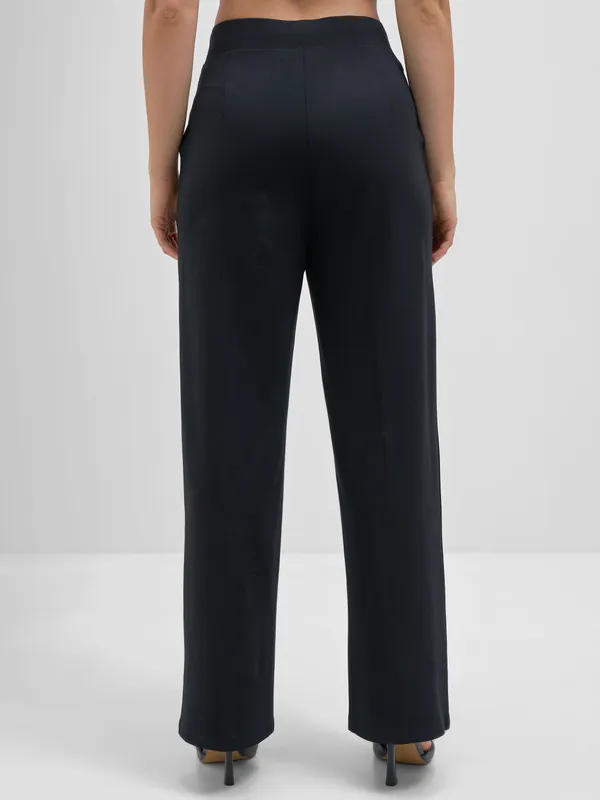 Tokyo Talkies Women Black Solid Straight Fit Regular Trouser