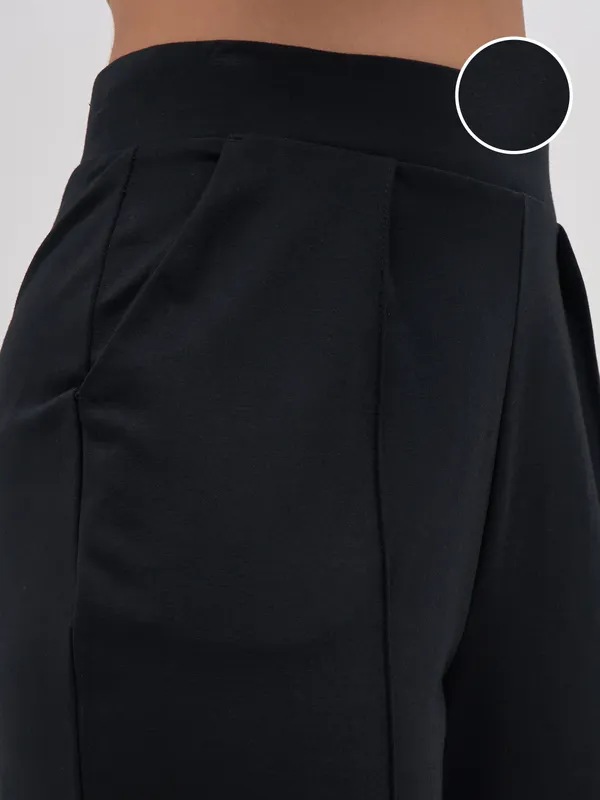 Tokyo Talkies Women Black Solid Straight Fit Regular Trouser