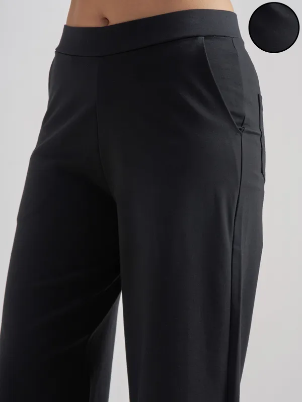 Tokyo Talkies Women Black Solid Wide Leg Regular Trouser
