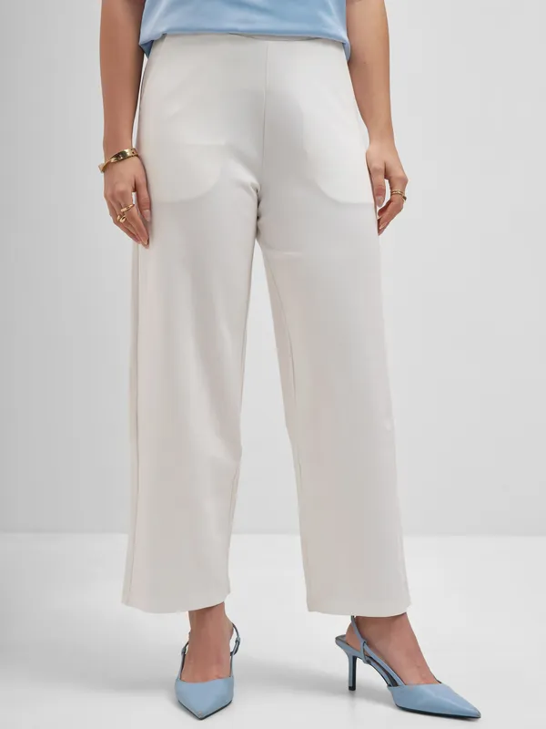 Tokyo Talkies Women White Solid Wide Leg Regular Trouser