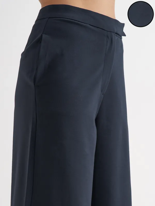 Solid Wide Leg Regular Trouser