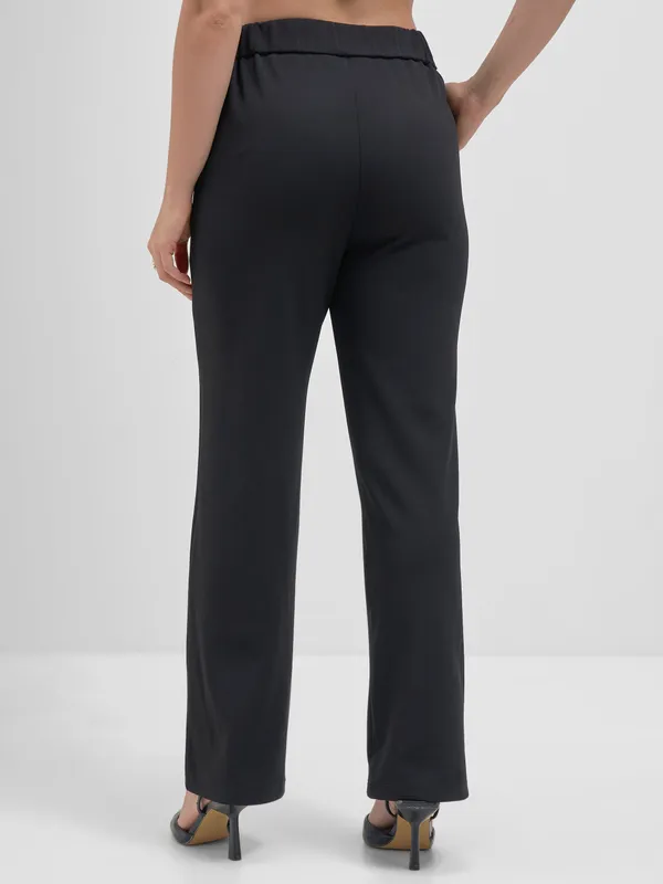 Tokyo Talkies Women Black Solid Straight Fit Regular Trouser