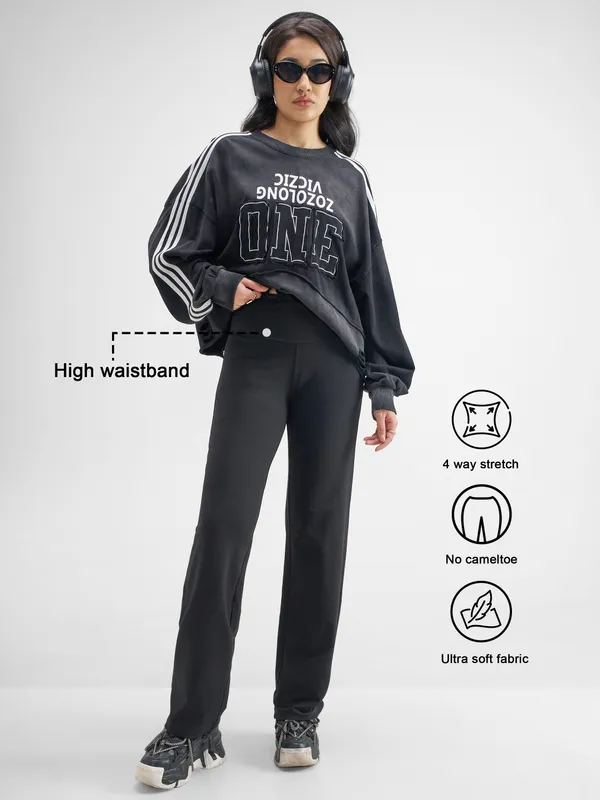 Tokyo Talkies Women Black Solid Straight Fit Regular Trouser