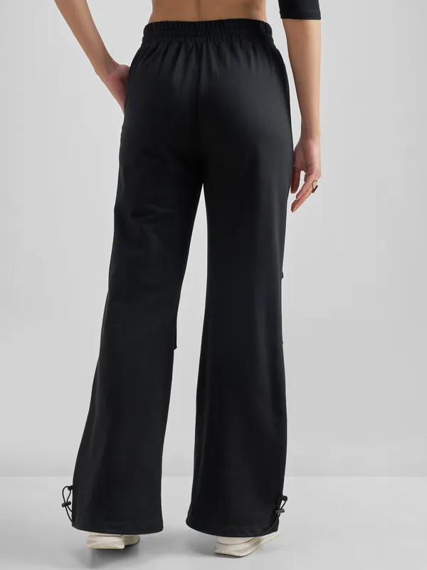 Tokyo Talkies Women Black Solid Relaxed Fit Regular Trouser