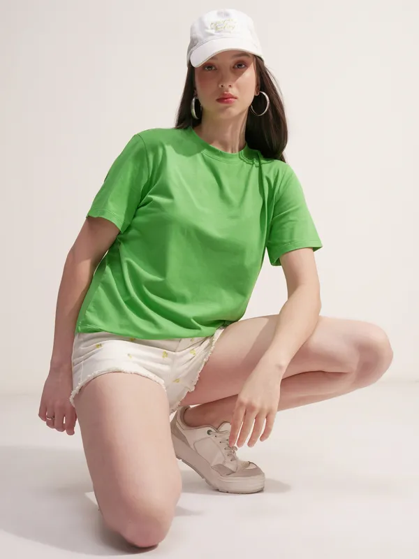 Tokyo Talkies Women Green Solid Round Neck T-Shirt