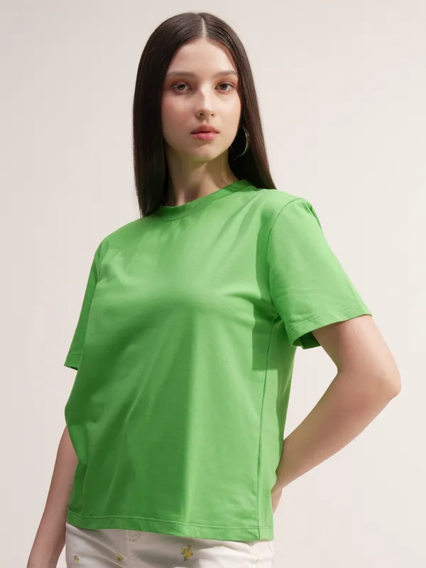 Tokyo Talkies Women Green Solid Round Neck T-Shirt