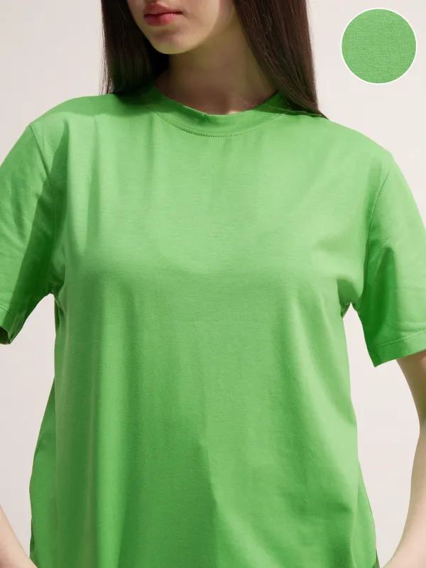 Tokyo Talkies Women Green Solid Round Neck T-Shirt